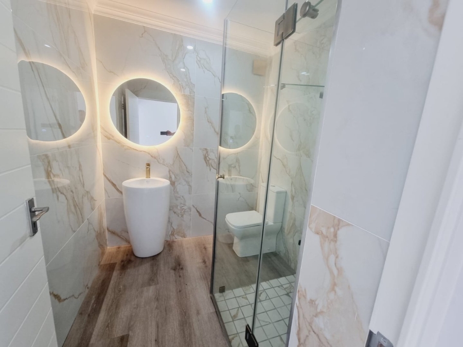 5 Bedroom Property for Sale in Sandown Western Cape